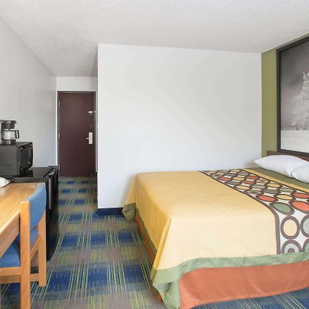 Motel Super 8 By Wyndham Columbus Exterior foto